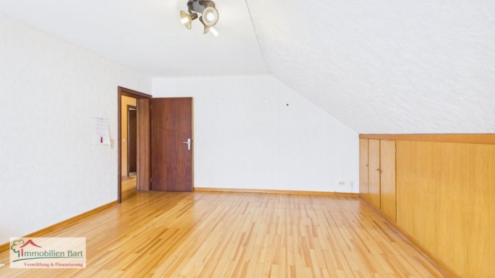 SCHWEMLINGEN: WOHNHAUS MIT GARTEN IN TOP-LAGE!