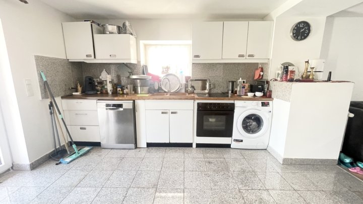 Einfamilienhaus mit Einliegerwohnung und zusätzlichem Grundstück