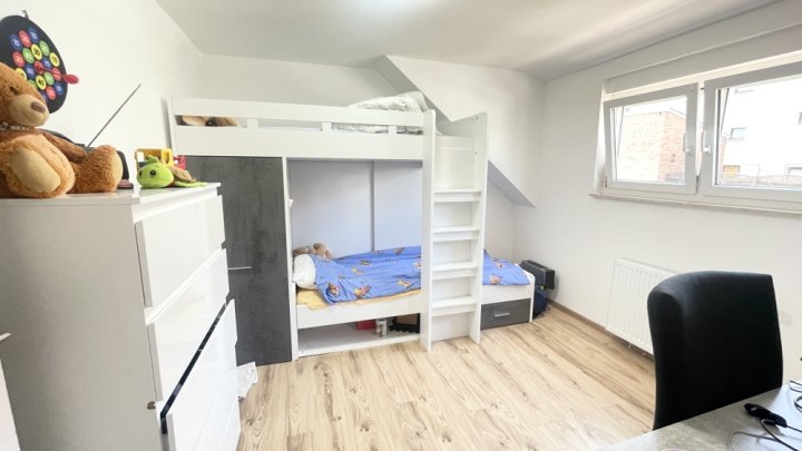 Einfamilienhaus mit Einliegerwohnung und zusätzlichem Grundstück