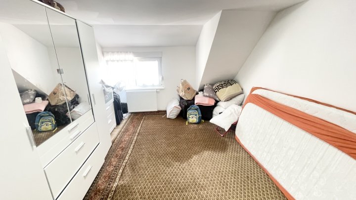 Einfamilienhaus mit Einliegerwohnung und zusätzlichem Grundstück