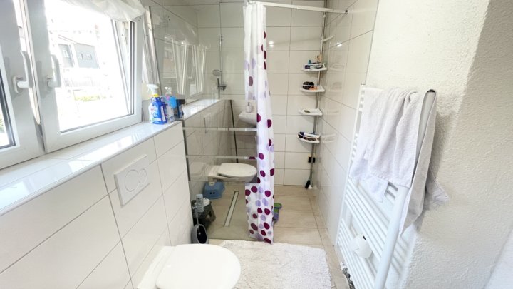 Einfamilienhaus mit Einliegerwohnung und zusätzlichem Grundstück