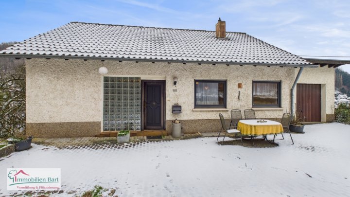 MERZIG: EINFAMILIENHAUS IN RUHIGER WOHNLAGE MIT GARAGE UND EIGENEM WALDSTÜCK