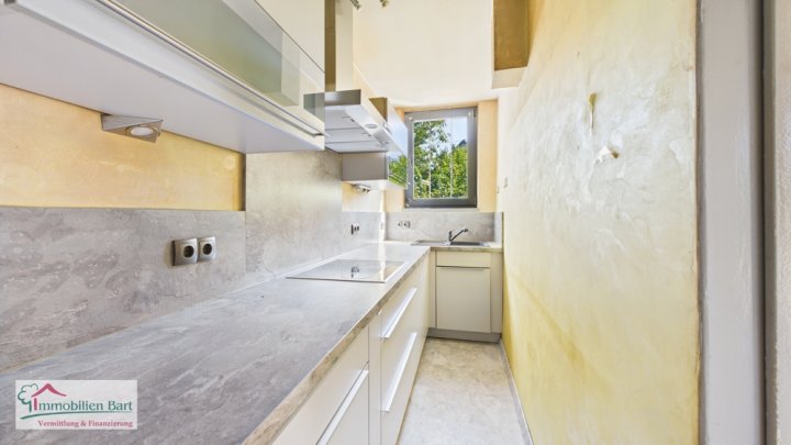 BECKINGEN: WOHNHAUS MIT SCHÖNEM GARTEN UND GARAGE IN ZENTRALER LAGE!