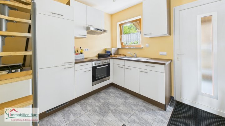 ATTRAKTIVES 192 M² WOHNHAUS + 80 M² GARAGE IN TOP LAGE!