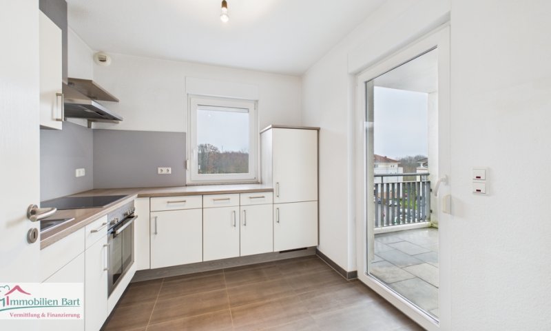 ALTERSGERECHTE WOHNUNG / SEPARATES WC / GROßER TIEFGARAGENSTELLPLATZ !