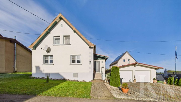 Gemütliches Einfamilienhaus mit Holzofen, Garage, Balkon & Garten – Ihr neues Zuhause in Nohfelden!