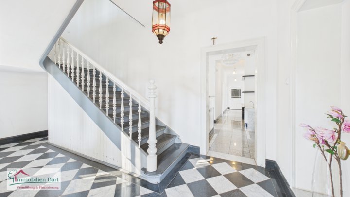 NÄHE SAARLOUIS / FIRMENSITZ / VILLA AUF 30 AR