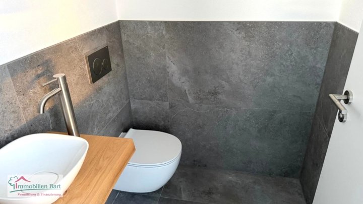 KEINE PROVISION/KOSTEN! - NEUES GR. PENTHOUSE IN NENNIG AB SOFORT ZU VERMIETEN!