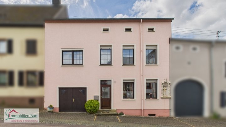 GRENZE L-SCHENGEN: GEPFLEGTES WOHNHAUS MIT GARTEN UND GARAGE