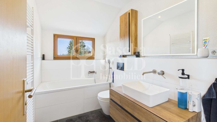 Gepflegtes Einfamilienhaus mit 4 Zimmern, 2 Bädern, Terrasse, Carport - Nähe Stadtpark St. Ingbert