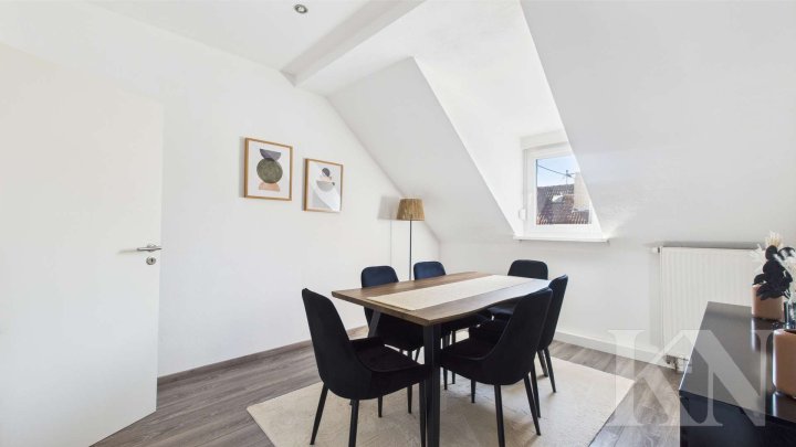 Einziehen & wohlfühlen: Sanierte 4-Zimmer-Dachgeschosswohnung in Brebach
