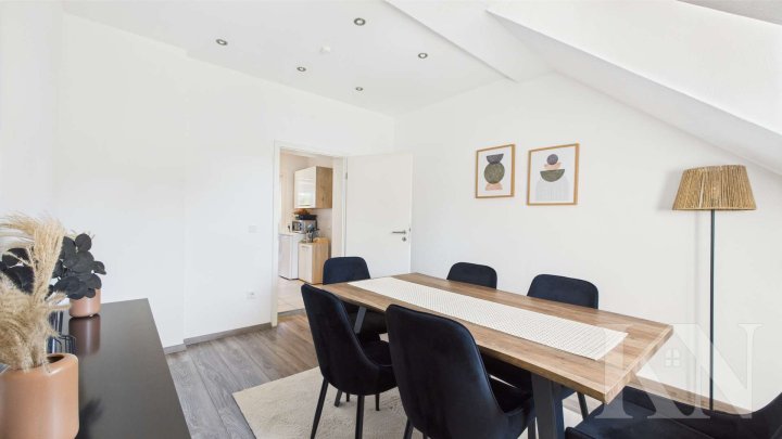 Einziehen & wohlfühlen: Sanierte 4-Zimmer-Dachgeschosswohnung in Brebach