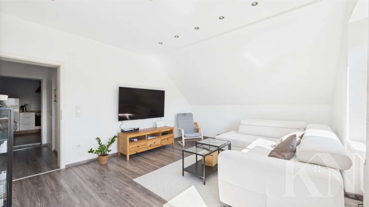 Einziehen & wohlfühlen: Sanierte 4-Zimmer-Dachgeschosswohnung in Brebach