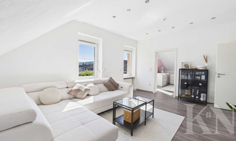 Einziehen & wohlfühlen: Sanierte 4-Zimmer-Dachgeschosswohnung in Brebach