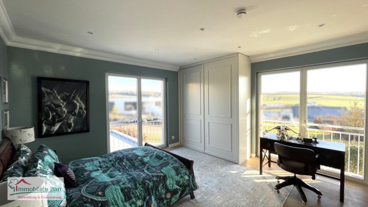 DESIGNERVILLA MIT POOL AN DER LUXEMBURGISCHEN GRENZE!