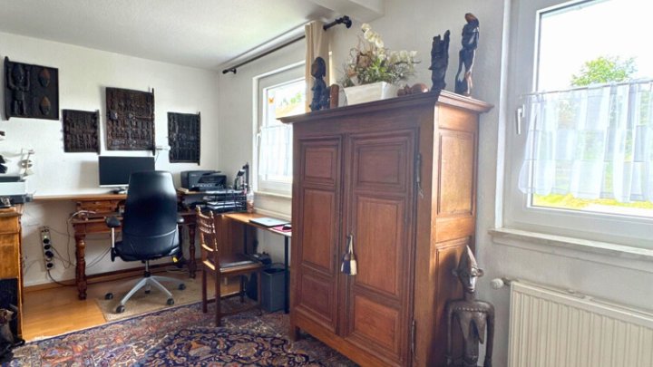 Einfamilienhaus mit Wintergarten, Garage + parkähnlichem Garten