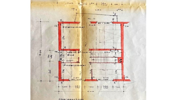 Einfamilienhaus mit Wintergarten, Garage + parkähnlichem Garten