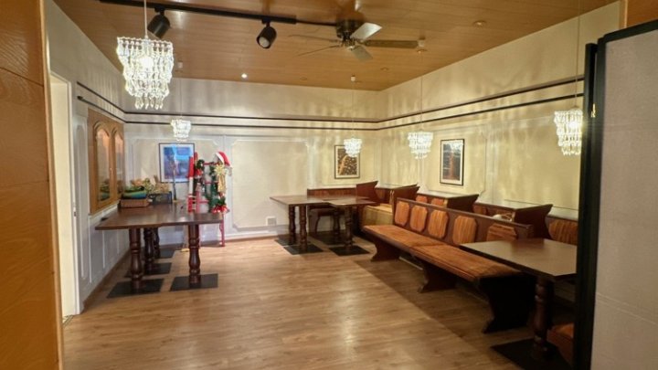 Gasto- / Büro- oder Praxisfläche in zentraler Lage mit Stellplätzen