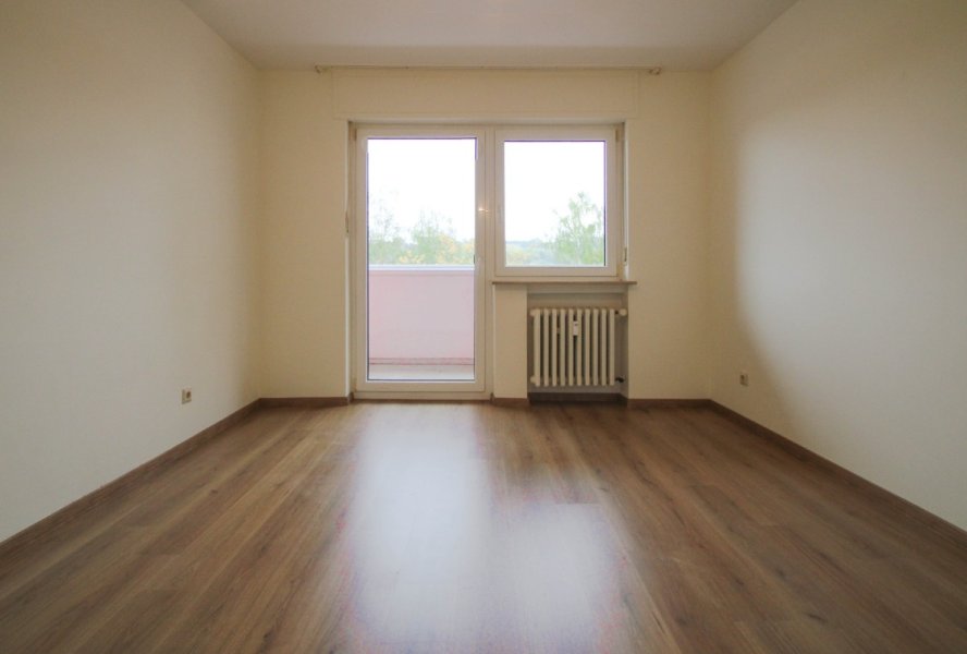 Schlafzimmer mit Zugang zum Ostbalkon