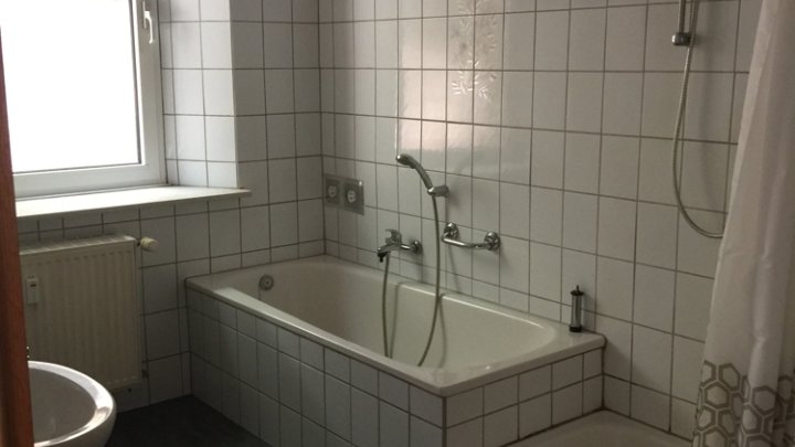 Renditeobjekt - 2 Häuser - 5 Wohnungen - ein Preis