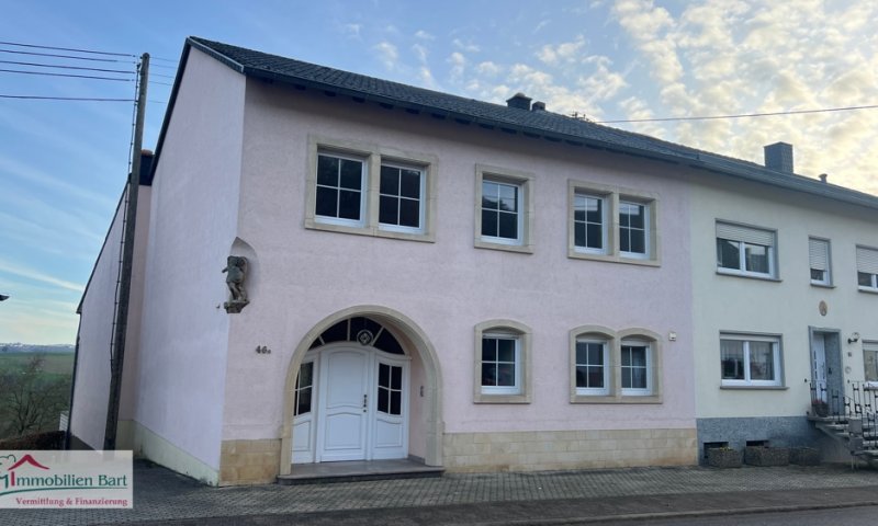 HERRLICHE AUSSICHTEN!

CHARMANTES 228 M² WOHNHAUS IN TOP WOHNLAGE MIT FERNSICHT!