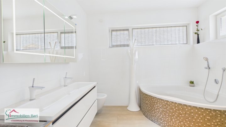 GRENZE L-WORMELDANGE: TOLLES WOHNHAUS / TOLLES GRUNDSTÜCK / 2 BÄDER / GROSSE GARAGE / TOP LAGE!