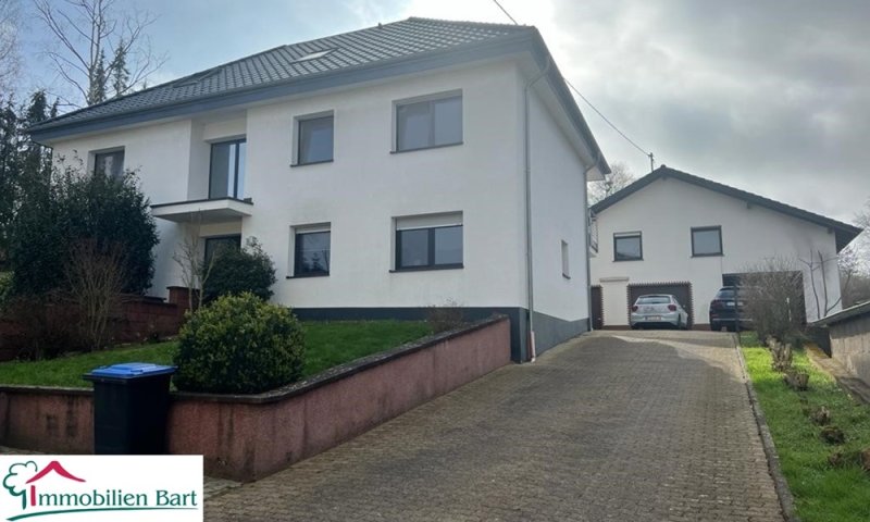 GRENZE L-WORMELDANGE: 348 M² WOHNFLÄCHE / 4 GARAGEN / VIEL POTENZIAL