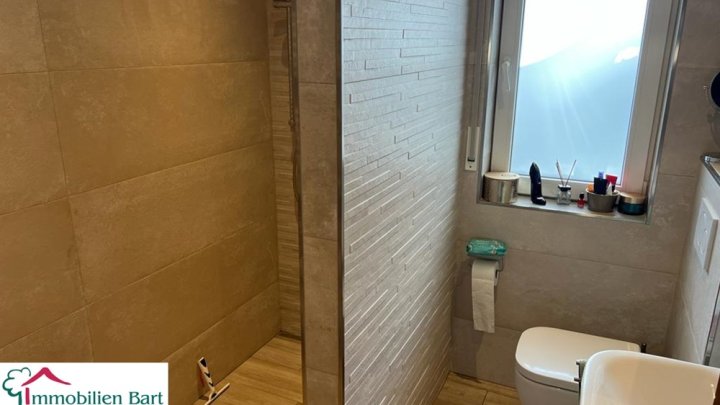 GRENZE L-WORMELDANGE: 348 M² WOHNFLÄCHE / 4 GARAGEN / VIEL POTENZIAL