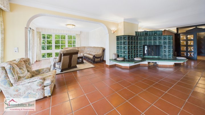 WOHNHAUS MIT 458 M² WOHNFLÄCHE IN LOSHEIM-HAUSBACH