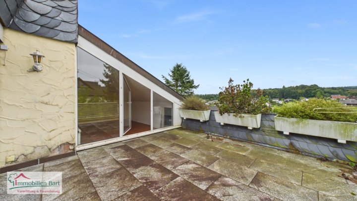 WOHNHAUS MIT 458 M² WOHNFLÄCHE IN LOSHEIM-HAUSBACH