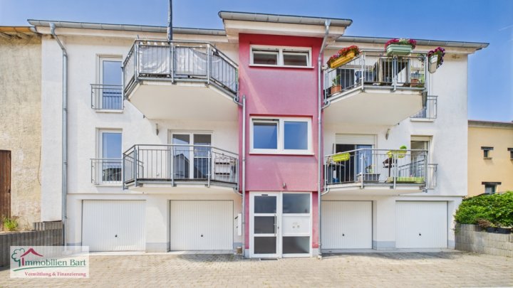 TOP WOHNUNG MIT GARAGE & STELLPLÄTZEN