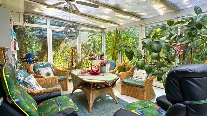 Freistehender Bungalow mit Garten + Garage - ca. 254m² Gesamtfläche