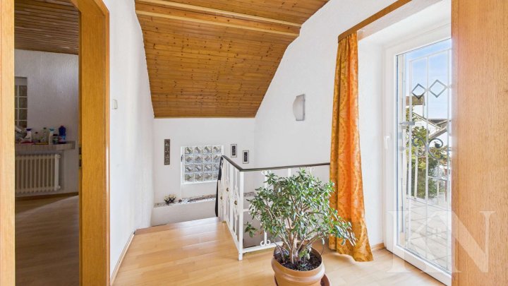 Geräumiges Einfamilienhaus mit Garten, Garage und vielfältigen Möglichkeiten!