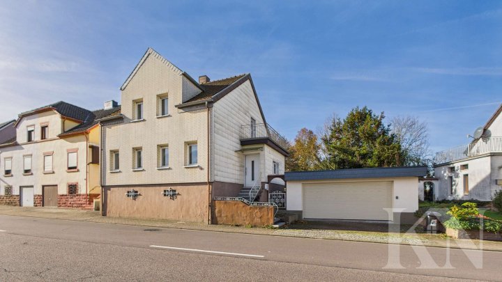 Geräumiges Einfamilienhaus mit Garten, Garage und vielfältigen Möglichkeiten!