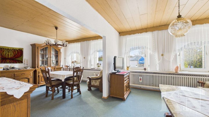 Geräumiges Einfamilienhaus mit Garten, Garage und vielfältigen Möglichkeiten!