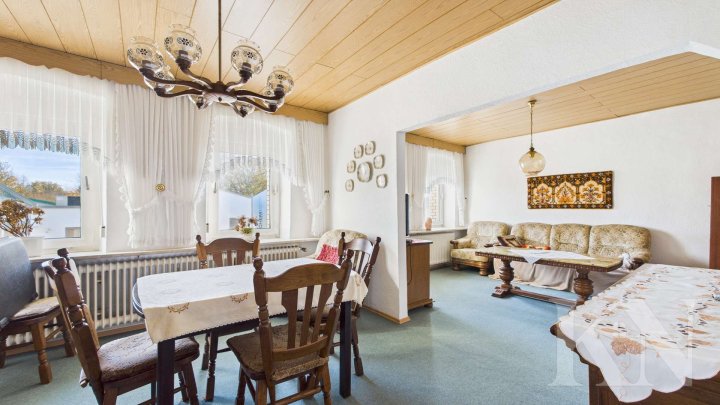 Geräumiges Einfamilienhaus mit Garten, Garage und vielfältigen Möglichkeiten!