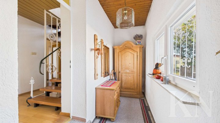 Geräumiges Einfamilienhaus mit Garten, Garage und vielfältigen Möglichkeiten!