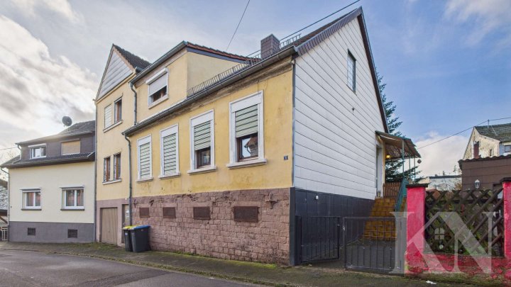 Viel Potenzial für Handwerker: Zwei Häuser in Schiffweiler