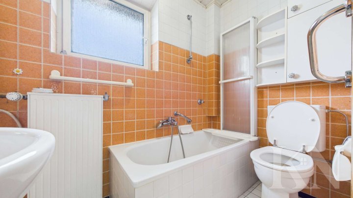 Charmantes Einfamilienhaus mit großem Balkon und Garten