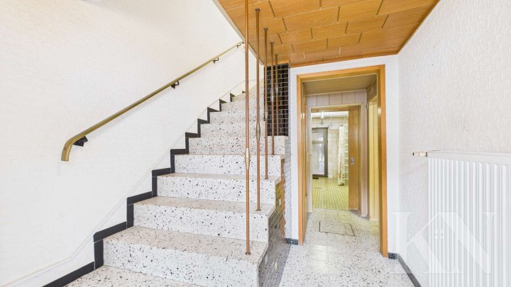 Charmantes Einfamilienhaus mit großem Balkon und Garten