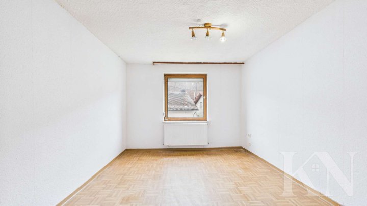 Charmantes Einfamilienhaus mit großem Balkon und Garten