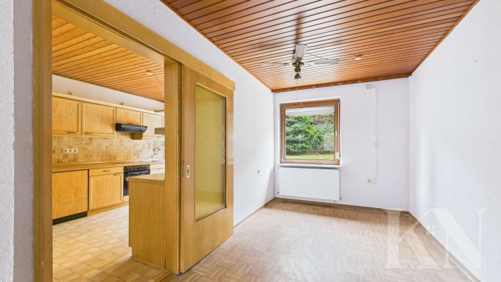 Charmantes Einfamilienhaus mit großem Balkon und Garten