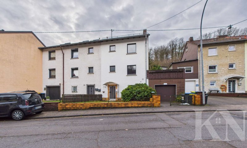 Charmantes Einfamilienhaus mit großem Balkon und Garten