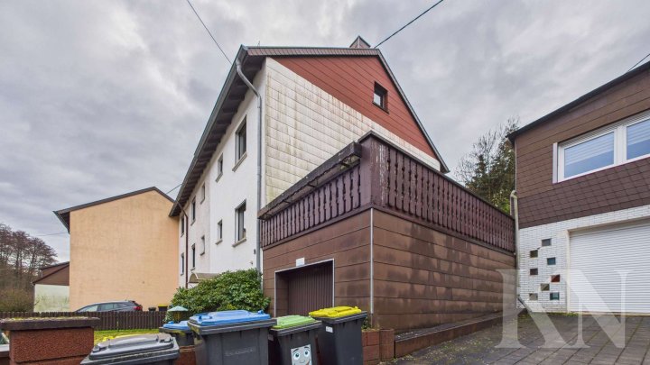 Charmantes Einfamilienhaus mit großem Balkon und Garten