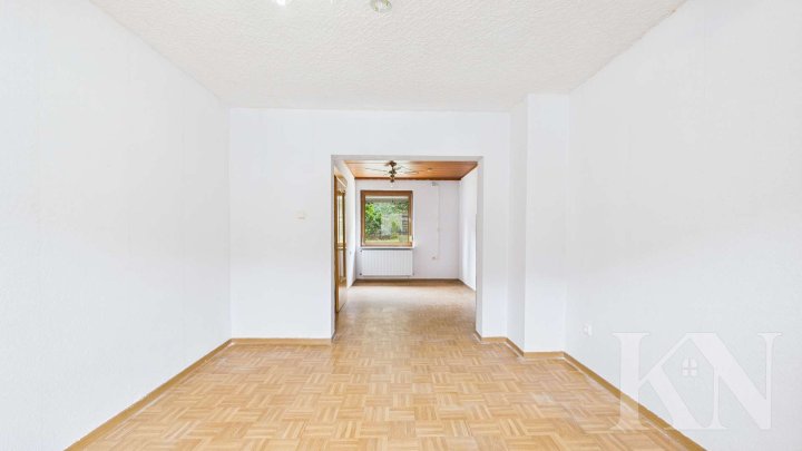 Charmantes Einfamilienhaus mit großem Balkon und Garten