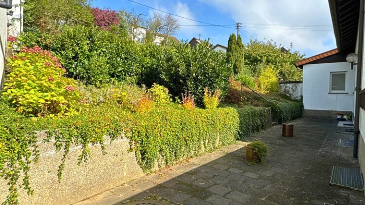 Gepflegtes 2-3 Familienhaus in Ortsmitte von Quierschied