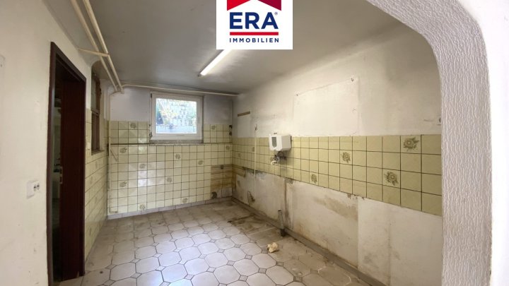 EINFAMILIENHAUS-REIHENHAUS, SANIERUNGSOBJEKT IN GROSSROSSELN