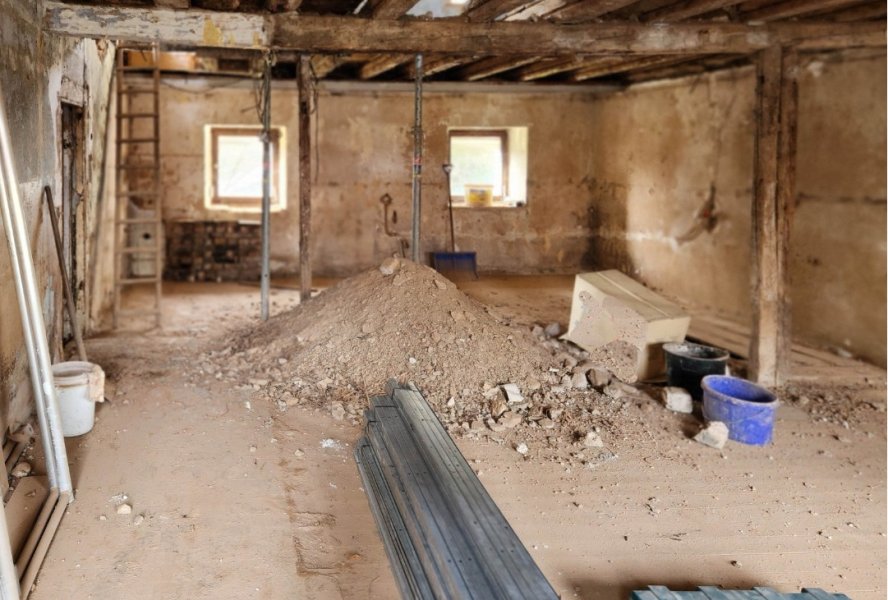 Innenansicht, Blick zu den rückwärtigen Fenstern