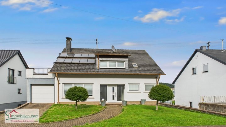 REHLINGEN:

GR. WOHNHAUS / GR. GARTEN / GARAGE / CARPORT / WEITBLICK!