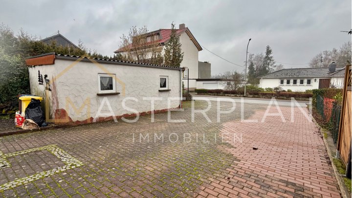 Einfamilienhaus mit zusätzlichem Wohngebäude auf großzügigem Grundstück